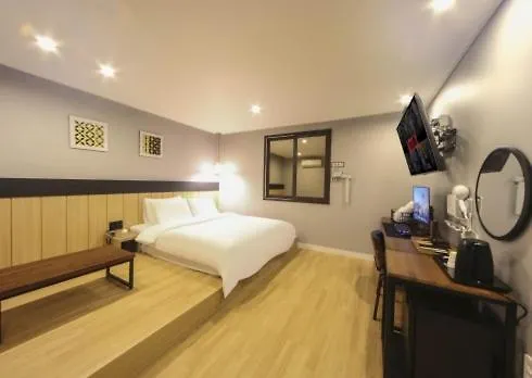 The Stone Bridge Hotel Sasang Busan 2*,