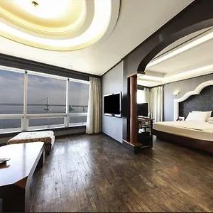 Hotel Bridge