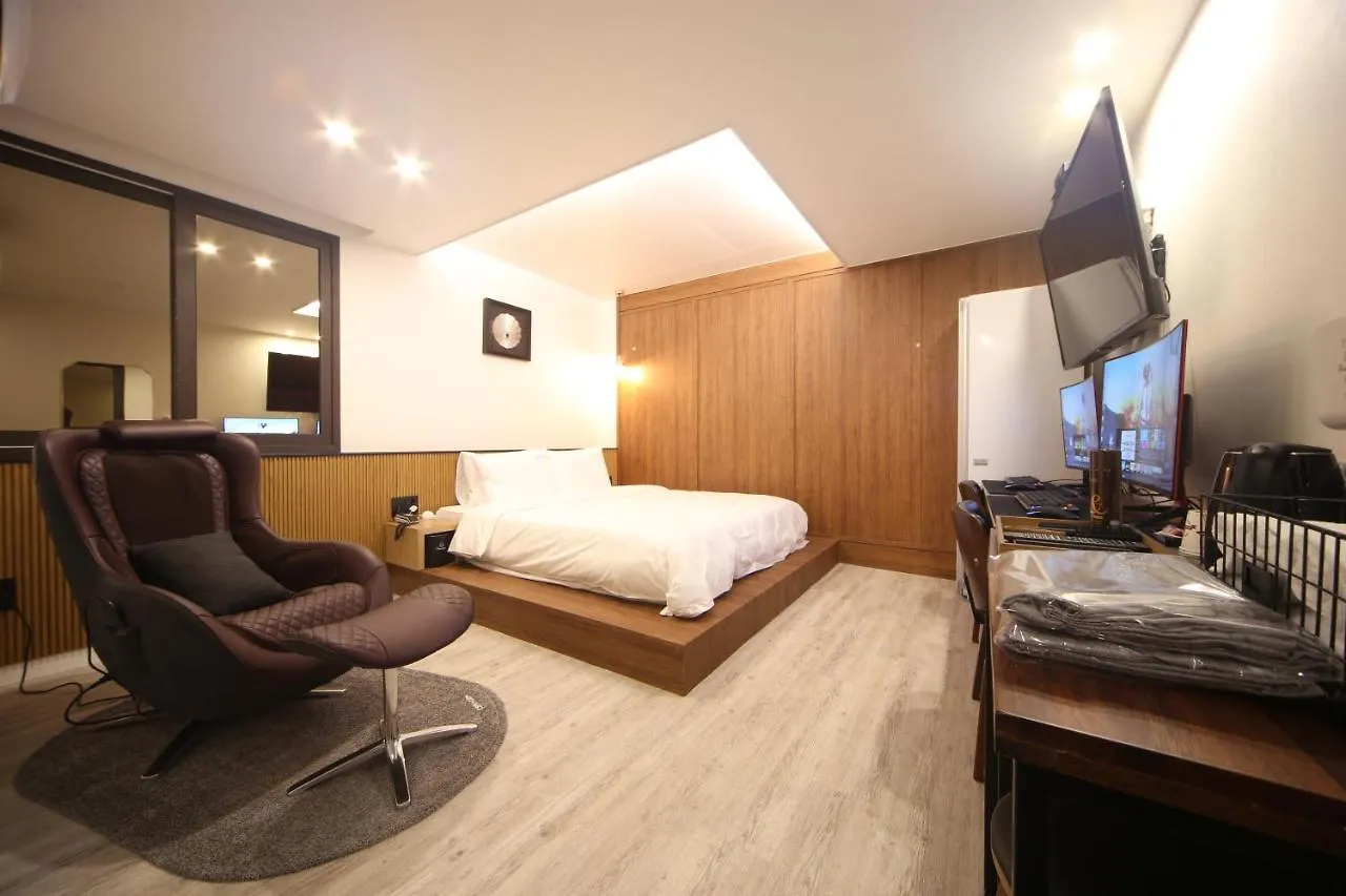 בוסאן The Stone Bridge Hotel Sasang