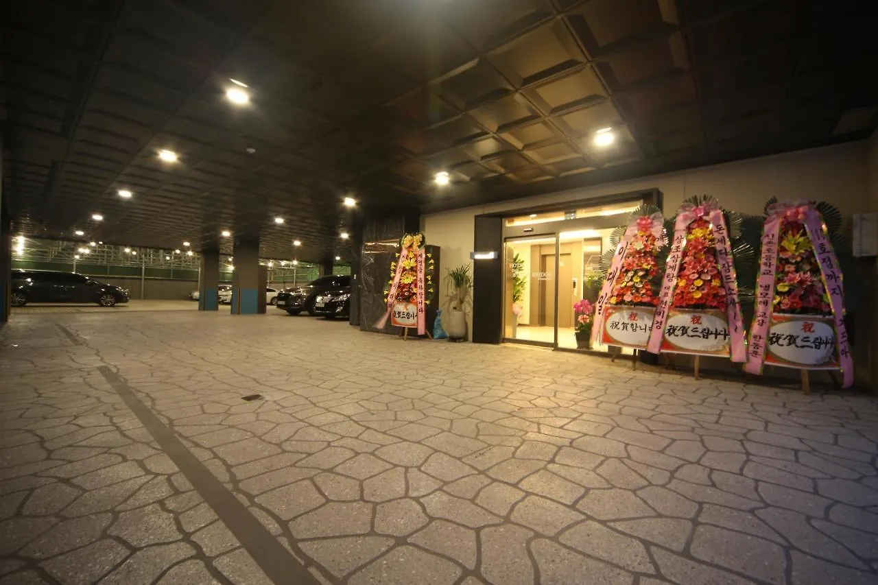בוסאן The Stone Bridge Hotel Sasang