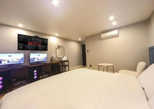The Stone Bridge Hotel Sasang Busan 2*,